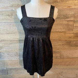 🇨🇦 Suzy‎ Shier shimmery grey/silver tank  top in size x-small